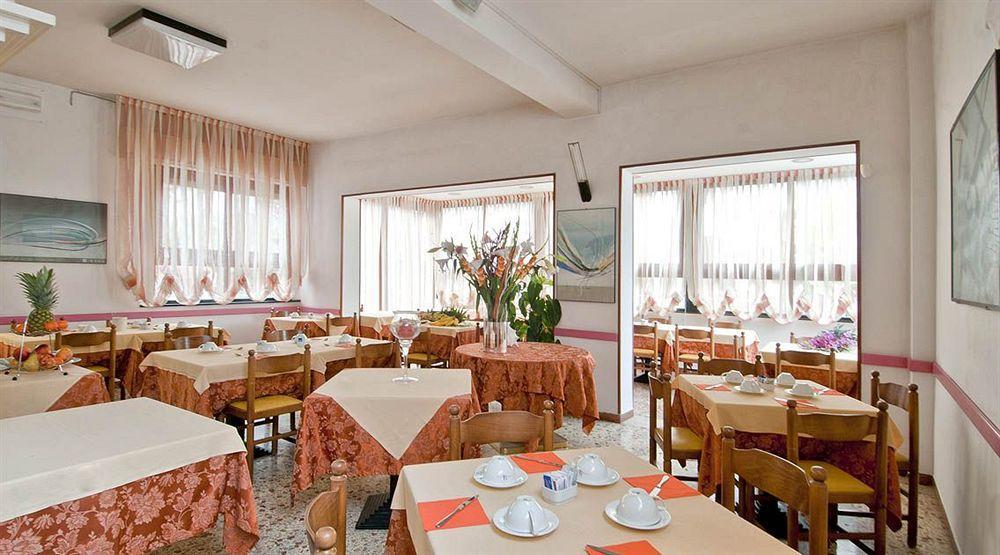 Hotel Angelini Ρίμινι Εξωτερικό φωτογραφία
