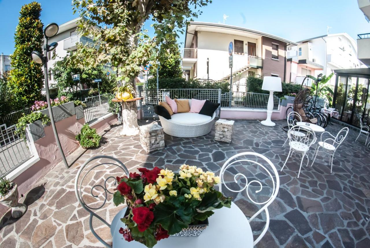 Hotel Angelini Ρίμινι Εξωτερικό φωτογραφία