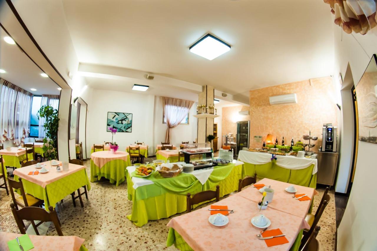 Hotel Angelini Ρίμινι Εξωτερικό φωτογραφία