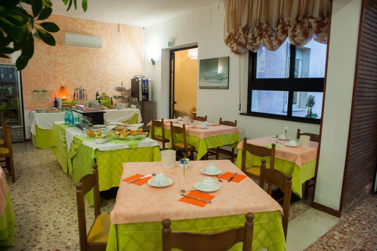 Hotel Angelini Ρίμινι Εξωτερικό φωτογραφία