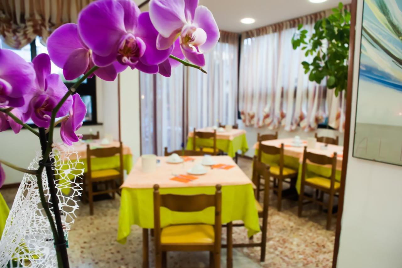 Hotel Angelini Ρίμινι Εξωτερικό φωτογραφία