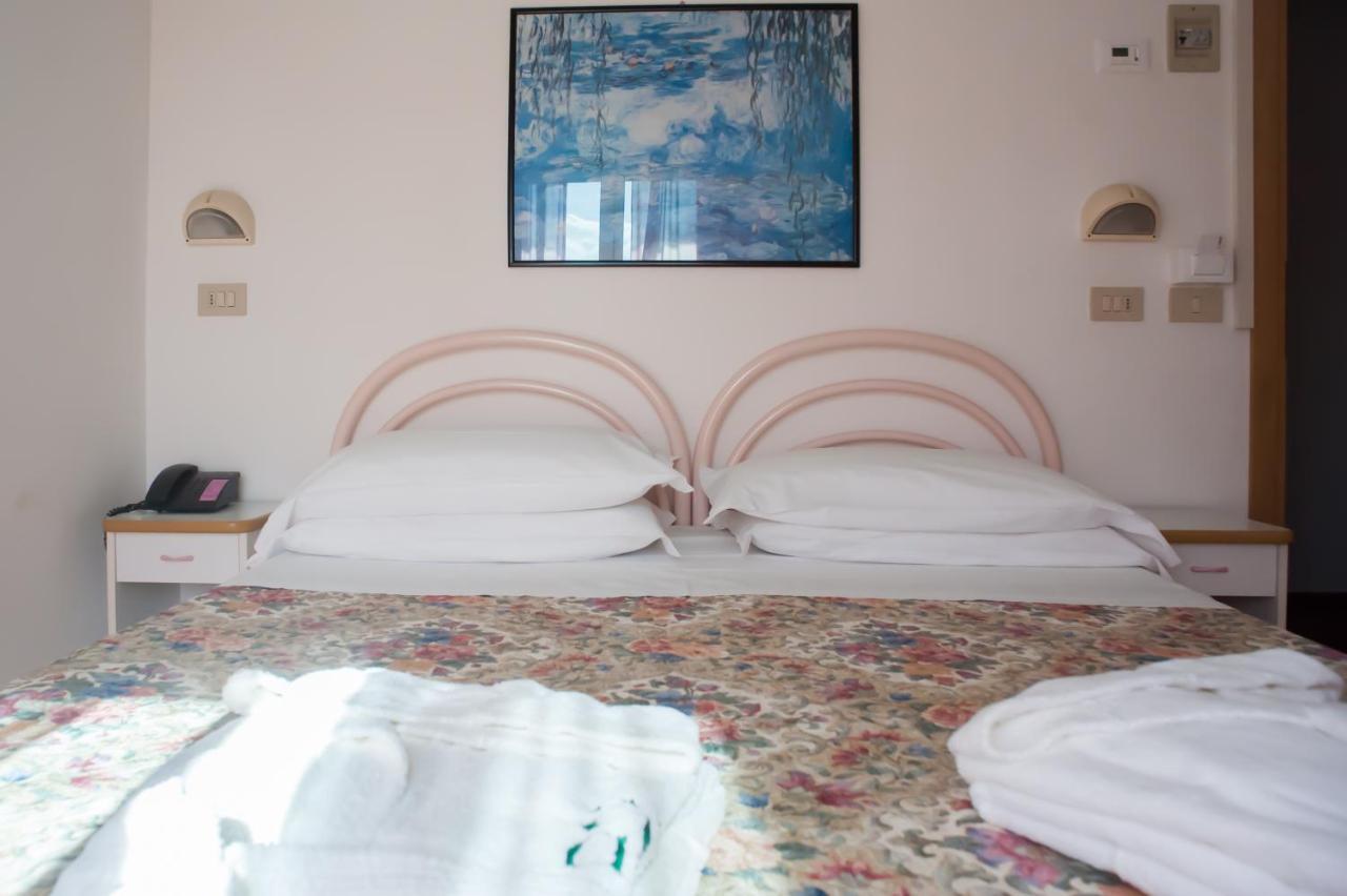 Hotel Angelini Ρίμινι Εξωτερικό φωτογραφία