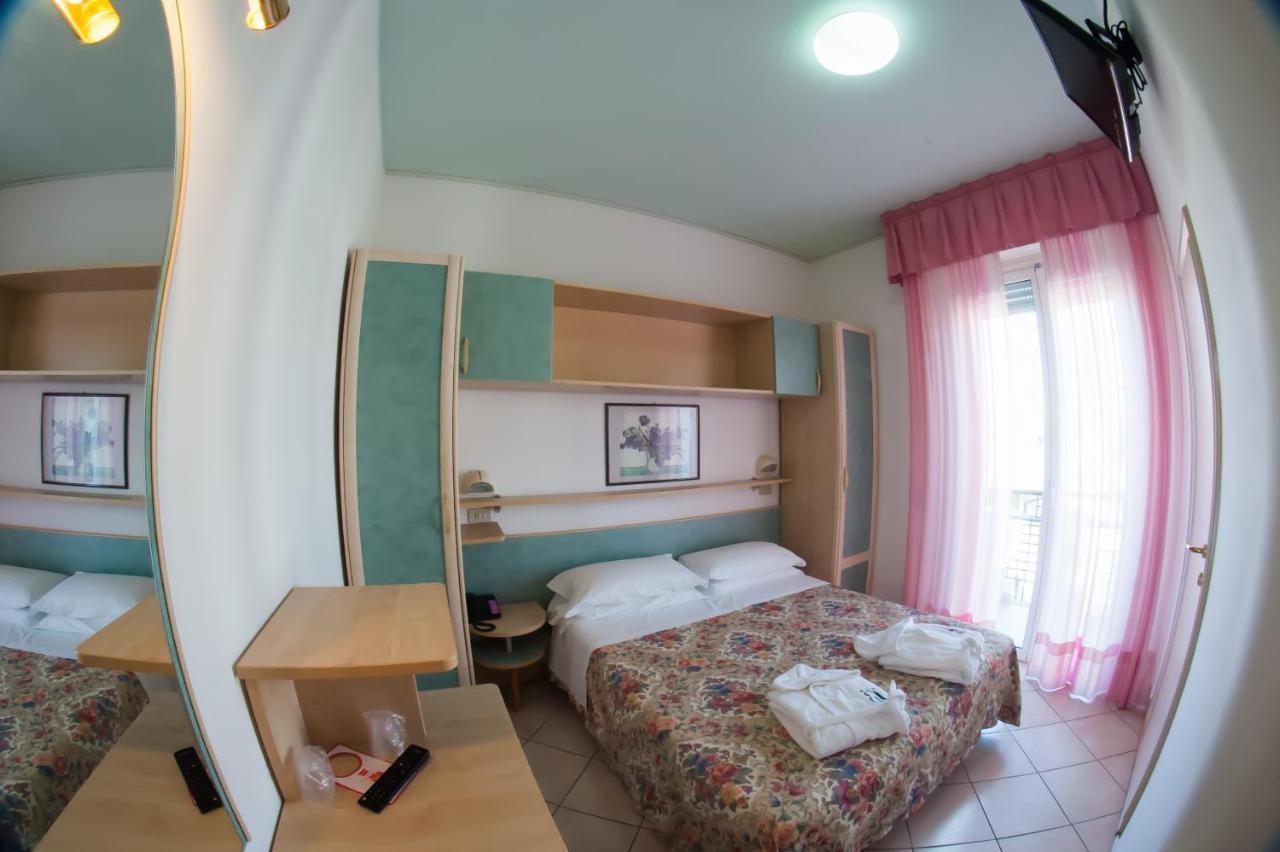 Hotel Angelini Ρίμινι Εξωτερικό φωτογραφία