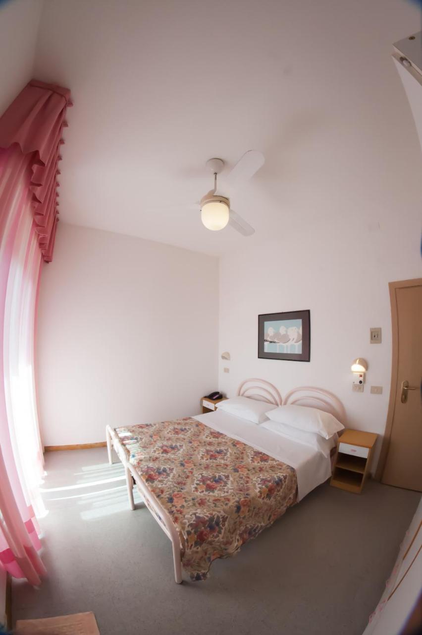 Hotel Angelini Ρίμινι Εξωτερικό φωτογραφία