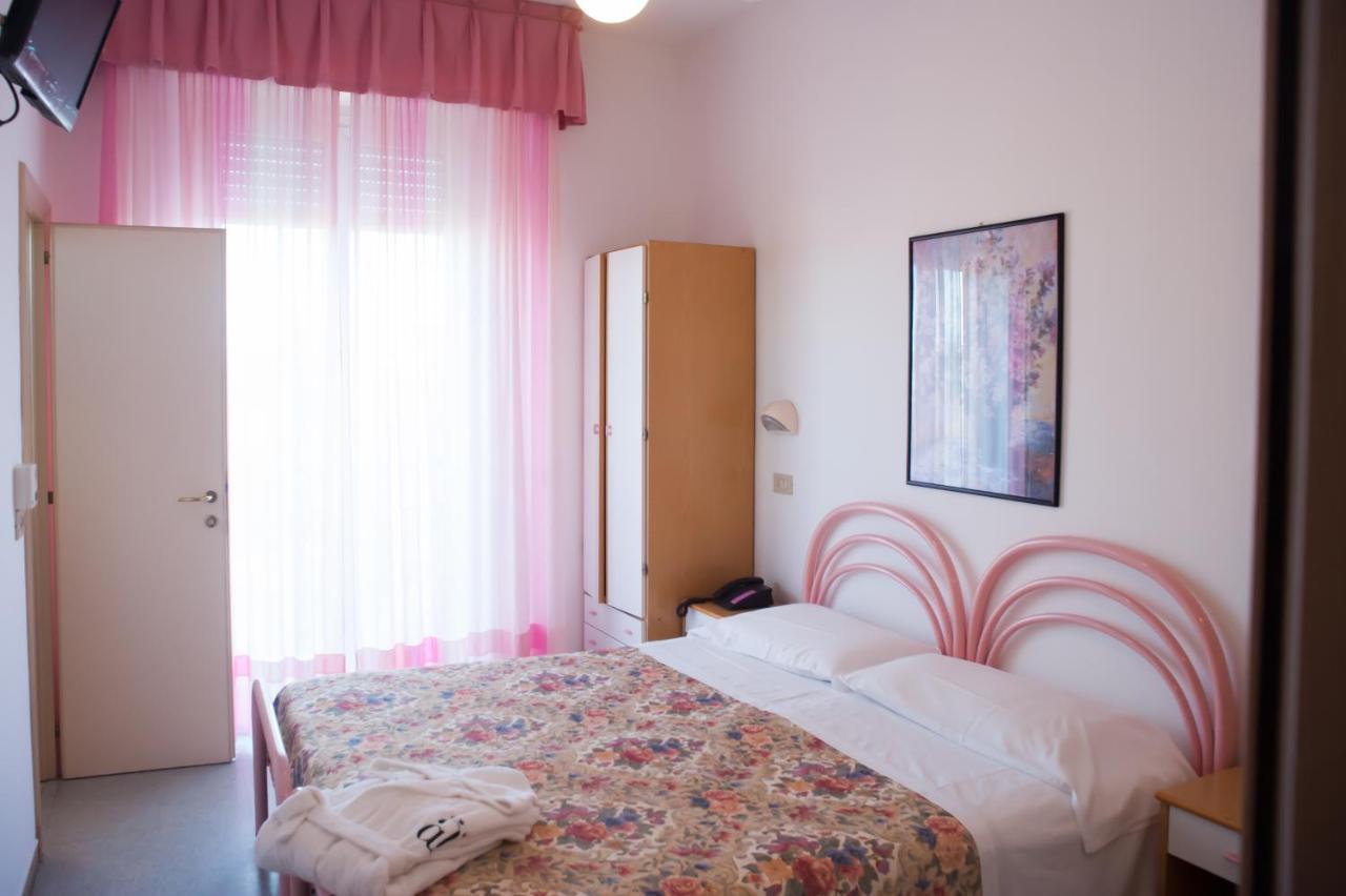 Hotel Angelini Ρίμινι Εξωτερικό φωτογραφία