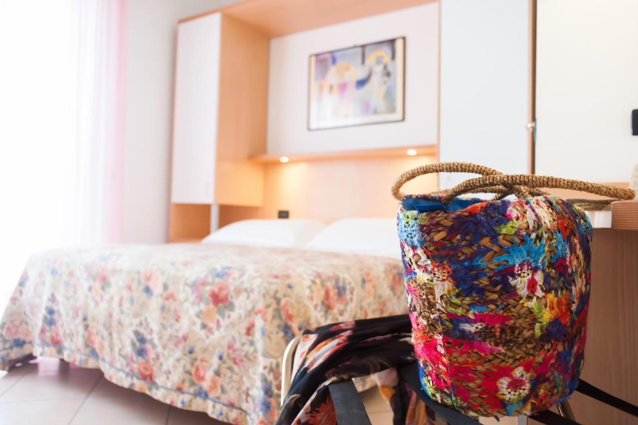 Hotel Angelini Ρίμινι Εξωτερικό φωτογραφία