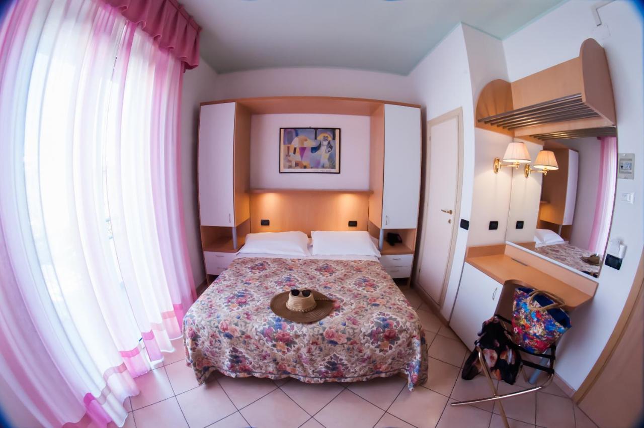 Hotel Angelini Ρίμινι Εξωτερικό φωτογραφία