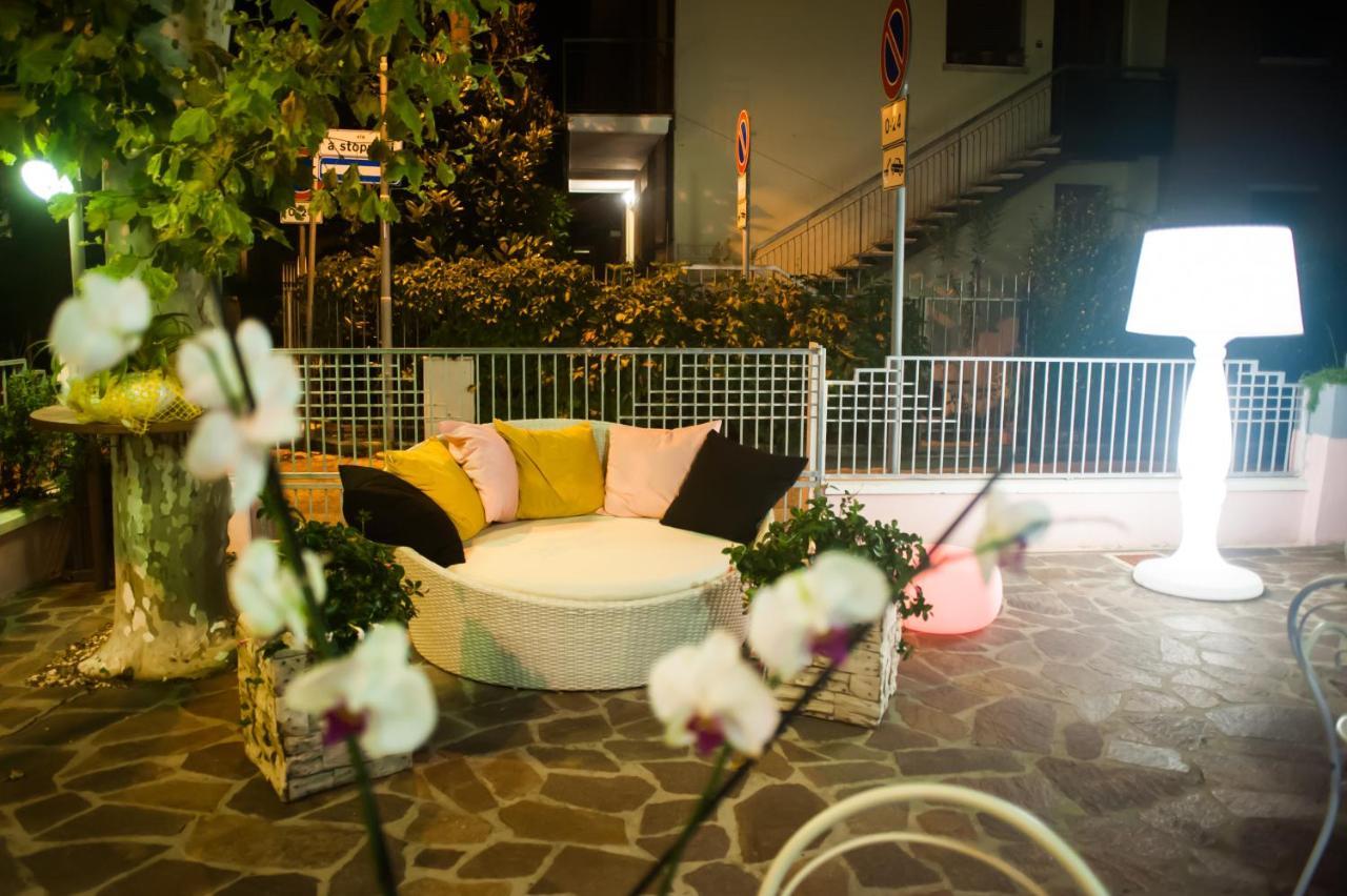 Hotel Angelini Ρίμινι Εξωτερικό φωτογραφία